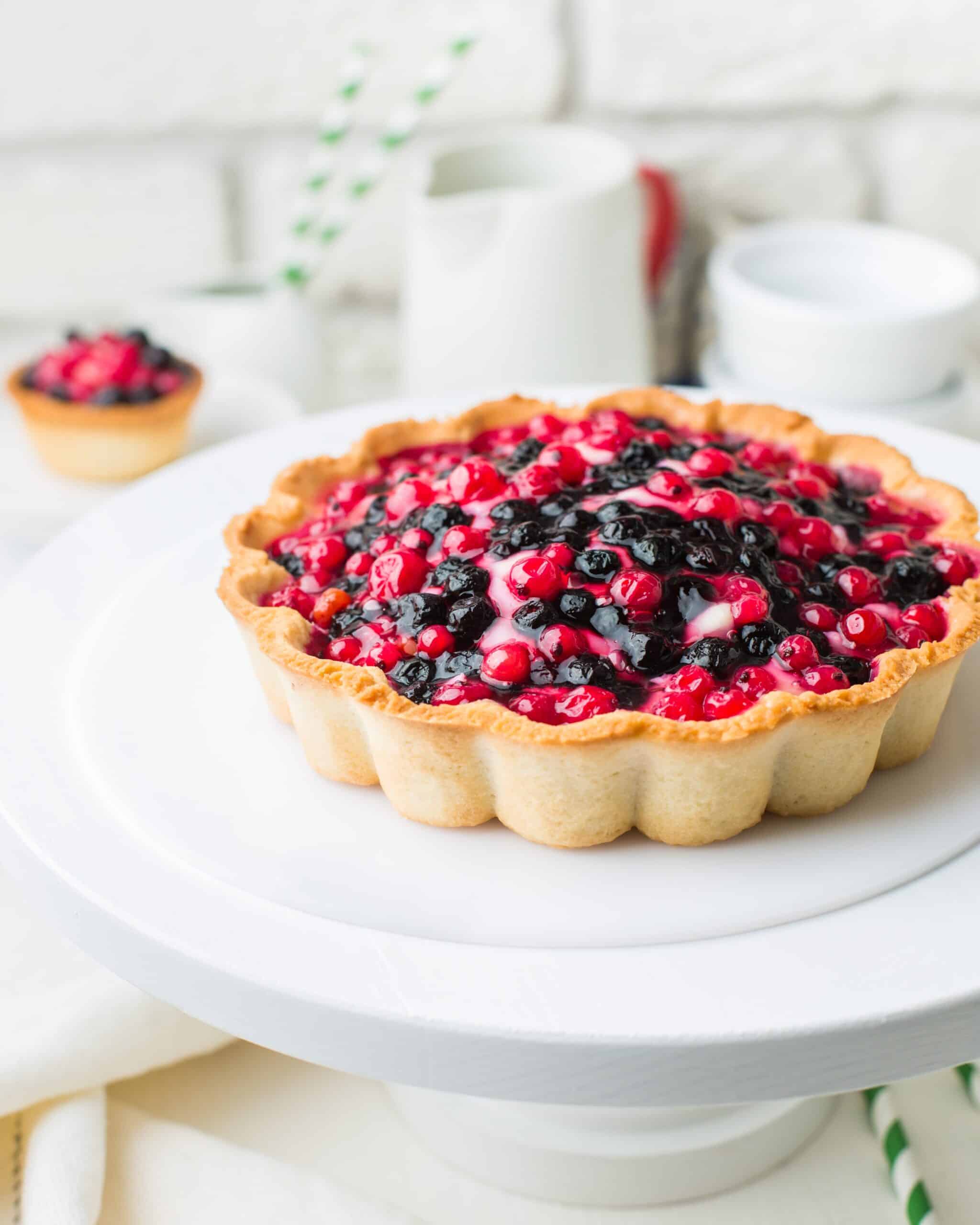Bursting with Flavor: Berry Tart Pie - A Sweet Delight!