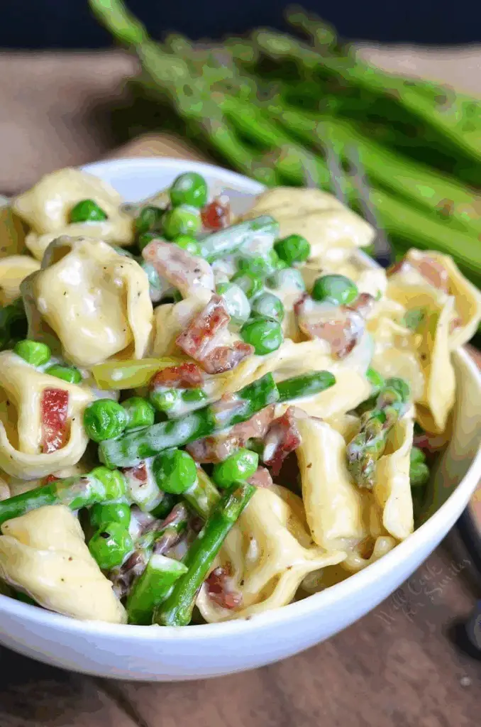 Creamy Tortellini with Peas, Asparagus, and Bacon Recipe