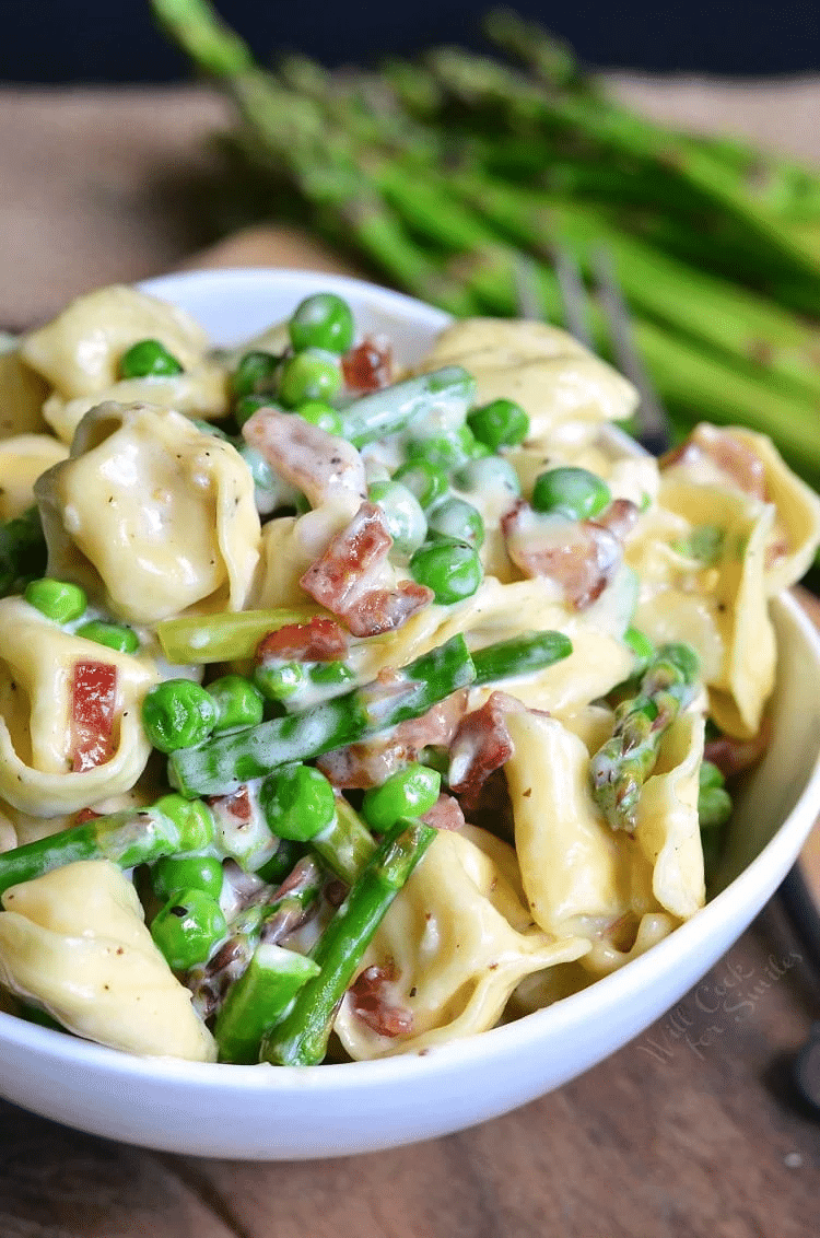 Creamy Tortellini with Peas, Asparagus, and Bacon Recipe
