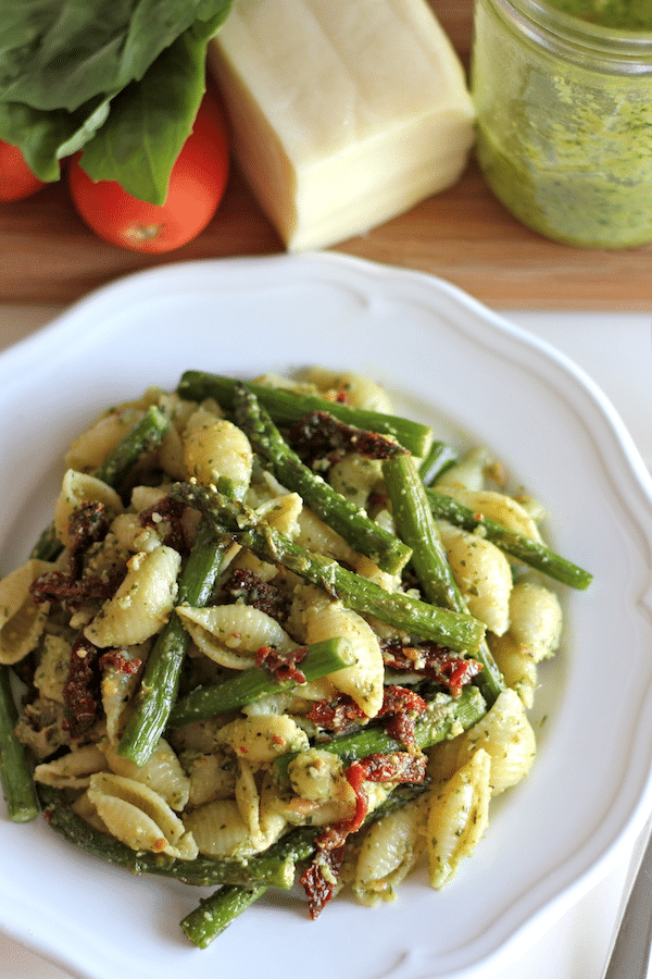 Pesto Pasta with Sun Dried Tomatoes and Roasted Asparagus Recipe