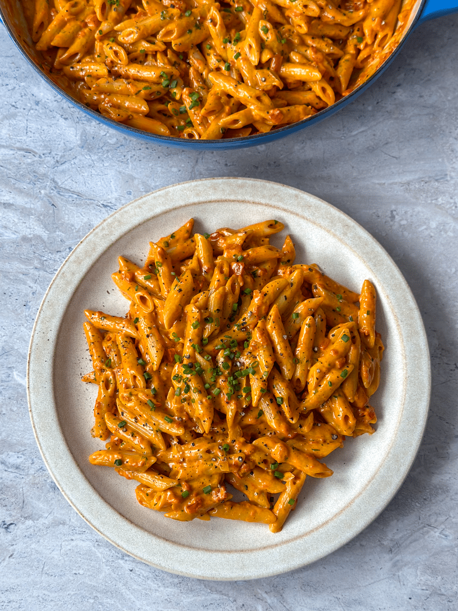 Easy Roasted Red Pepper Pasta Sauce (Creamy Recipe)