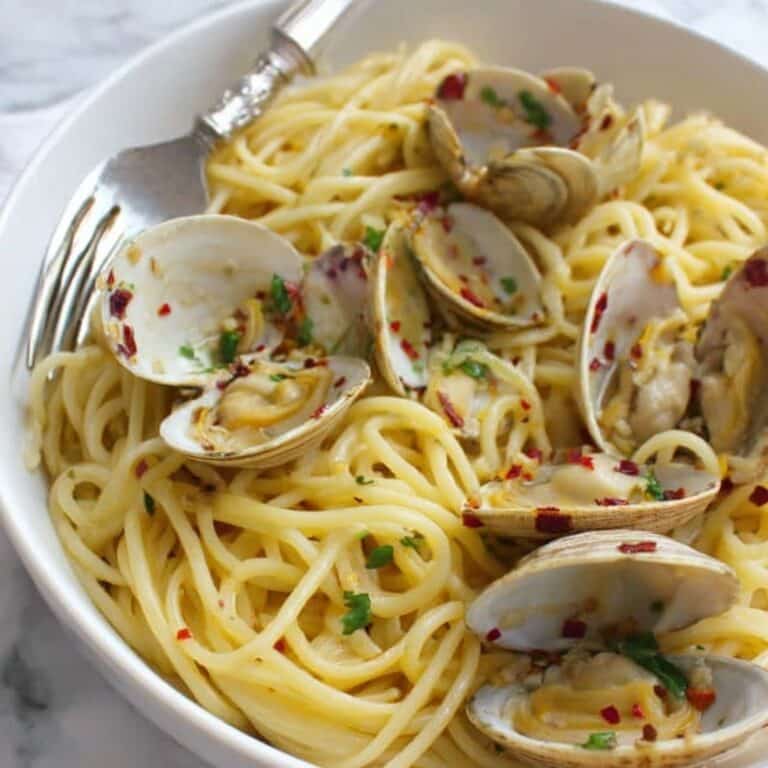 Linguine with Clams in White Wine Sauce Recipe