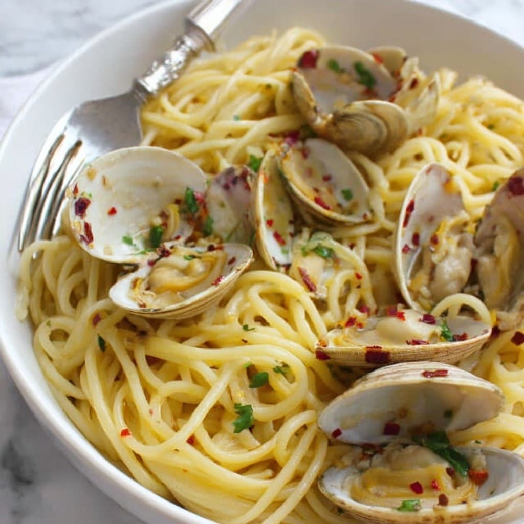 Linguine with Clams in White Wine Sauce Recipe